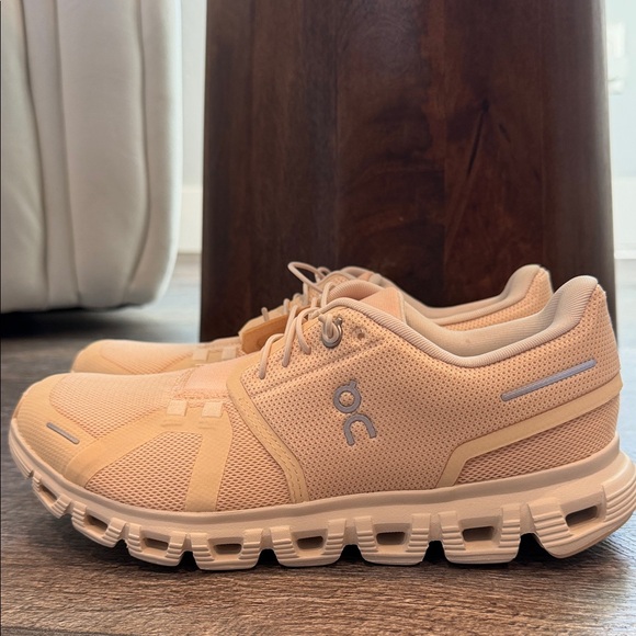 On Running - Picture 2 of 7